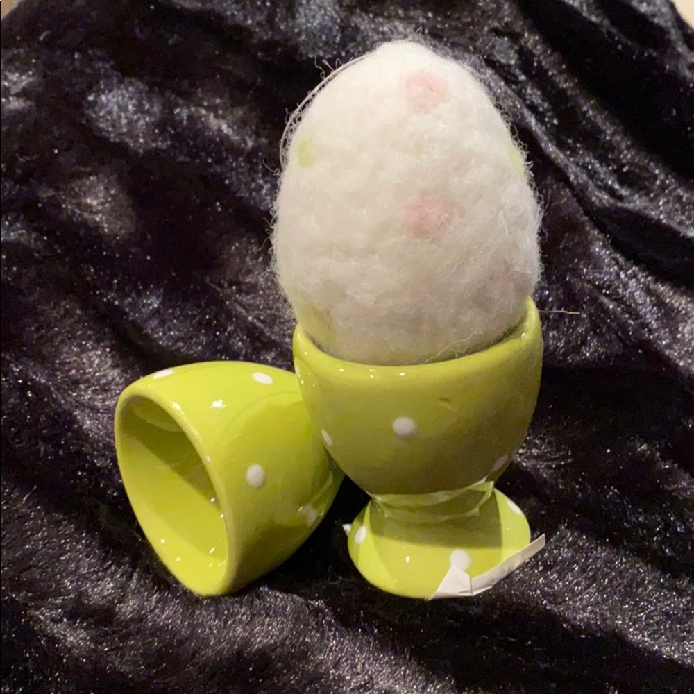 Ceramic egg holder
